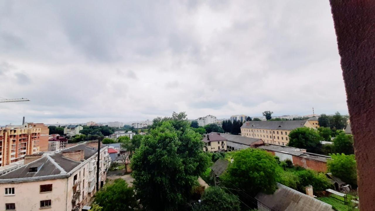 Graphite Затишні Апартаменти Біля Центру З Окремою Спальнею І Кухнею-Вітальнею Ternopil Ngoại thất bức ảnh